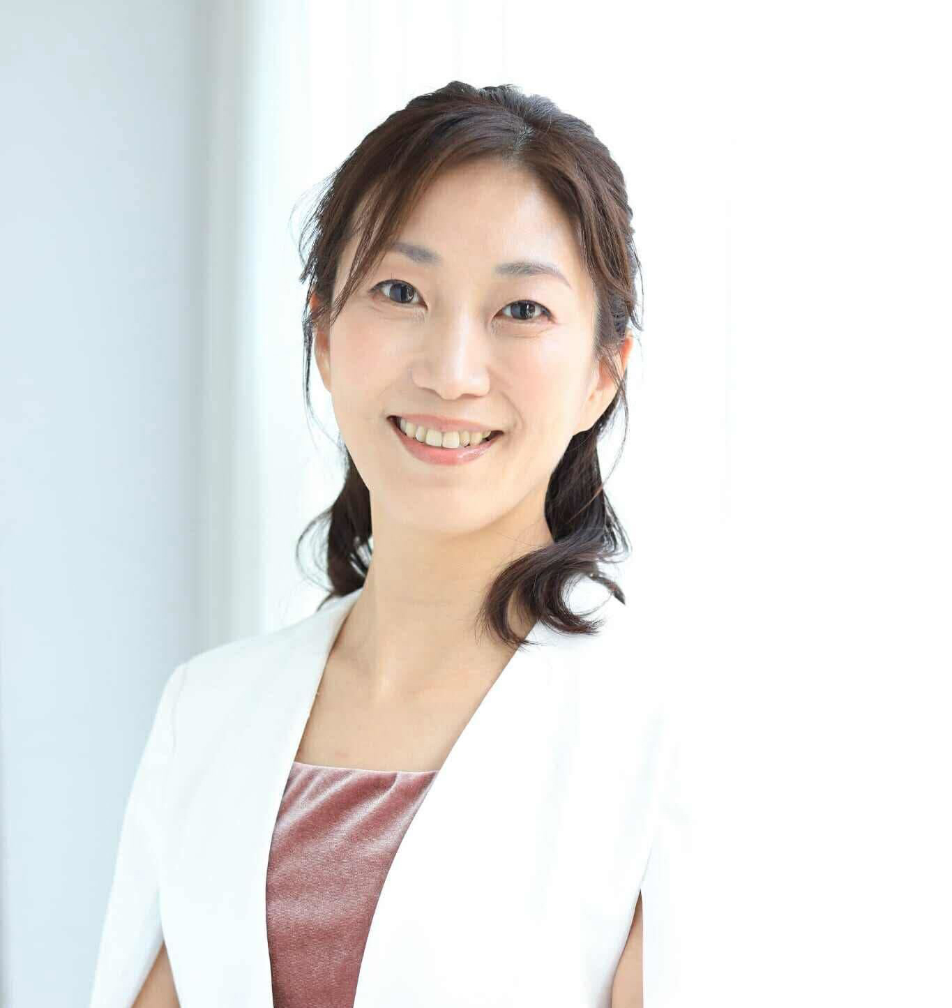 小林皮膚科<br />
8・3プラザ診療室院長 小林 依子